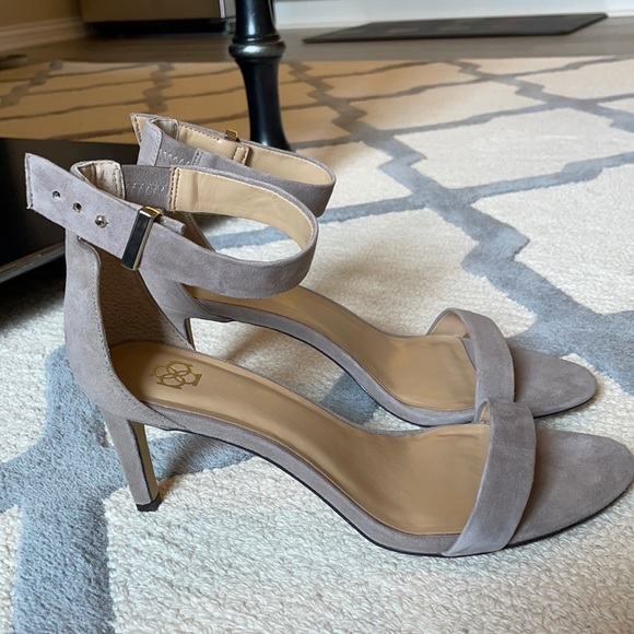 ❌SOLD❌🎉🎉Women’s Shoes Bundle Sell Size 8 👠 👠 - Picture 16 of 17